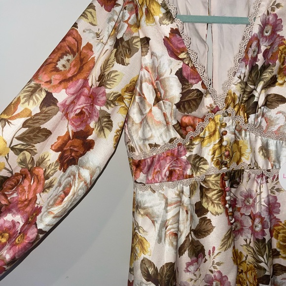 Long sleeved Flowered Boutique Romper! NWT!! Size Small! - Picture 3 of 7